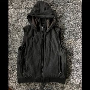 Black rivet men’s vest